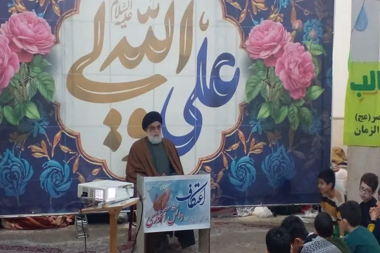 اعتکاف نقطه آغاز برای رشد و تعالی فرد است