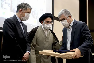 تجلیل از سیدحمیدرضا طیبی، رئیس جهاددانشگاهی  به عنوان یاور برگزیده وقف در آیین گرامیداشت هفته وقف 