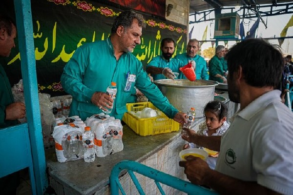 پذیرایی از ۱۸۰ هزار زائر اربعین در مسجد جمکران