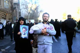 تجمع خودجوش مردم عزادار تهران در میدان انقلاب