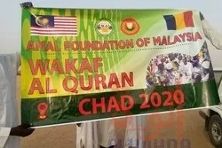 Une fondation malaisienne offre des centaines de Coran aux habitant d'un village à l'Est du Tchad
