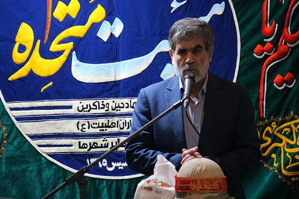 پرچمداران هیئت‌های مذهبی مراقب تحریف اعتقادات جوانان باشند