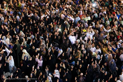 تعویض پرچم گنبد حرم امام رضا(ع)‎