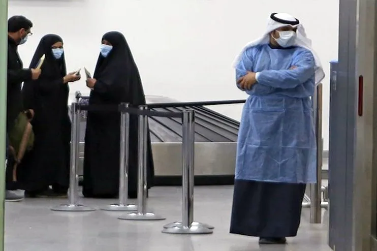Giornale indiano: gli Emirati Arabi Uniti nascondono la realtà sul numero di persone infette da Covid-19