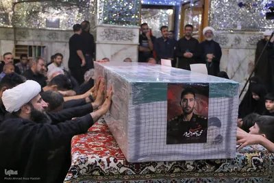 آیین وداع با پیکر مطهر سرهنگ پاسدار «شهید محمدناصر دلیرور» از شهدای نیروی دریایی سپاه  در حرم شاهچراغ(ع)