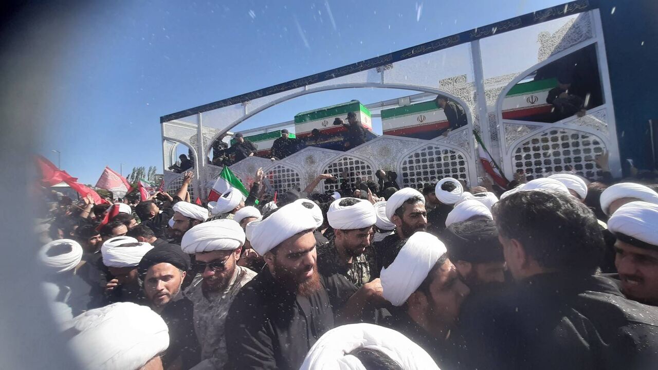 مشاركة 4700 ضيف أجنبي من 27 دولة في مراسم تشييع قائد الثورة الشهيد في مشهد