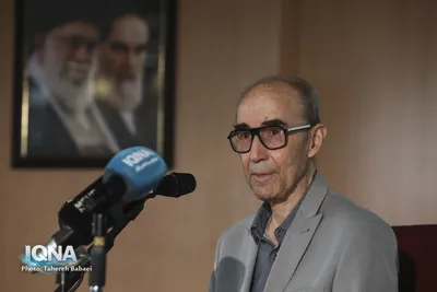 آیین رونمایی از قرآن زعفرانی کهن‌ترین نسخه کامل مورخ فارسی