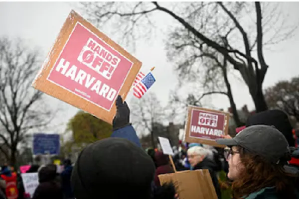 Harvard demanda al Gobierno de Trump tras congelación de fondos