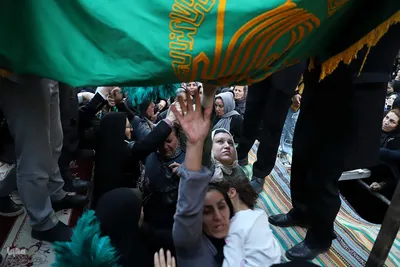 حضور خادمین و پرچم حرم مطهر امام رضا(ع) در اهر