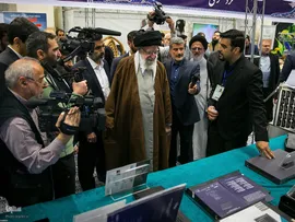 بازدید رهبر انقلاب از نمایشگاه توانمندی‌ها و دستاوردهای بخش خصوصی