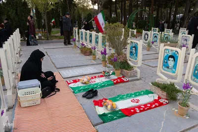 تحویل سال ۱۴۰۵ در گلستان شهدای اصفهان