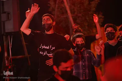 Trauerfeier am Vorabend zu Tasu´a  unter freiem Himmel  in Qom