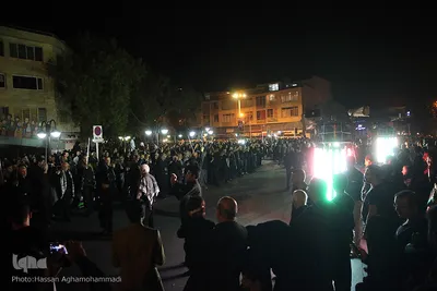 دسته عزاداری شاه حسین گویان در میدان منیریه 
