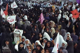 مراسم برائت از مشرکین زائرین ایرانی بیت الله الحرام پیش از شهادت به دست جنایتکاران سعودی در سال ۶۶