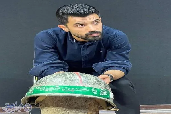 اعطای نشان ملی شهید جمشیدی به گروه برتر بخش ملی تئاتر خیابانی اشکواره حسینی