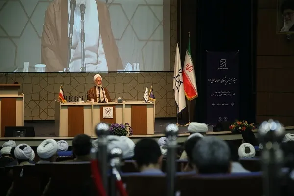سیره علمای گذشته باید به طلاب عزم تولید علم دهد