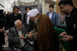 غبارروبی ضریح مطهر حضرت رضا(علیه‌السلام)