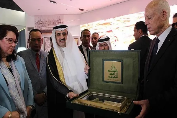 Tunus Uluslararası Kitap Fuarı ziyaretçilerine Kur'an bağışı