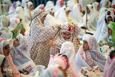 جشن تكلیف دانش‌آموزان شیرازی در حرم شاهچراغ(ع)