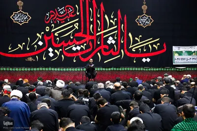 قافله عزاداری و نماز ظهر روز عاشورا در اصفهان