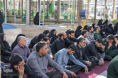 غبارروبی مزار شهدای خراسان جنوبی توسط خبرنگاران