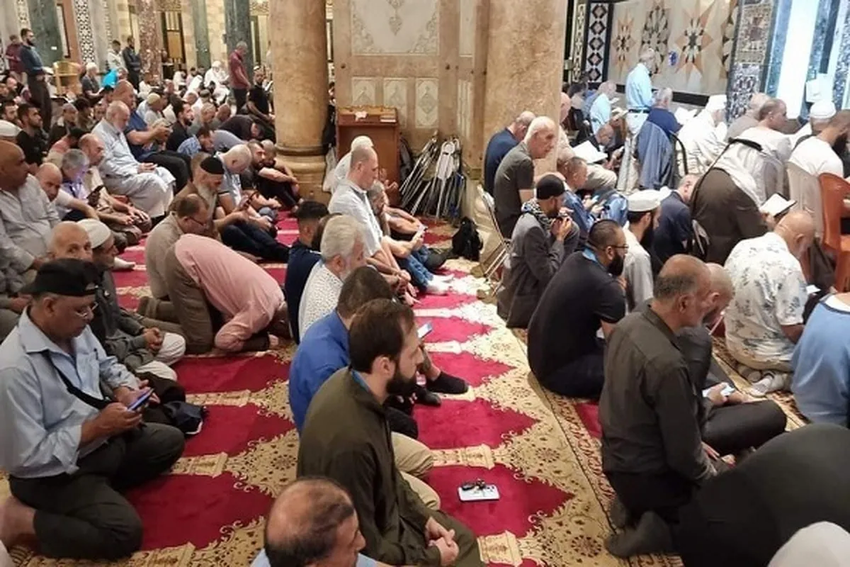 Halartar dubban Falasdinawa a Masallacin Al-Aqsa a daidai lokacin da bukukuwan Yahudawa
