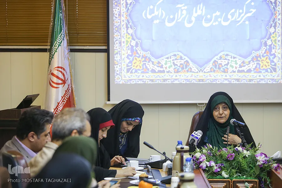 کمپین قرائت قرآن همراه با معنی راه‌اندازی شود/ اجبار بزرگ‌ترین اشتباه ما بود