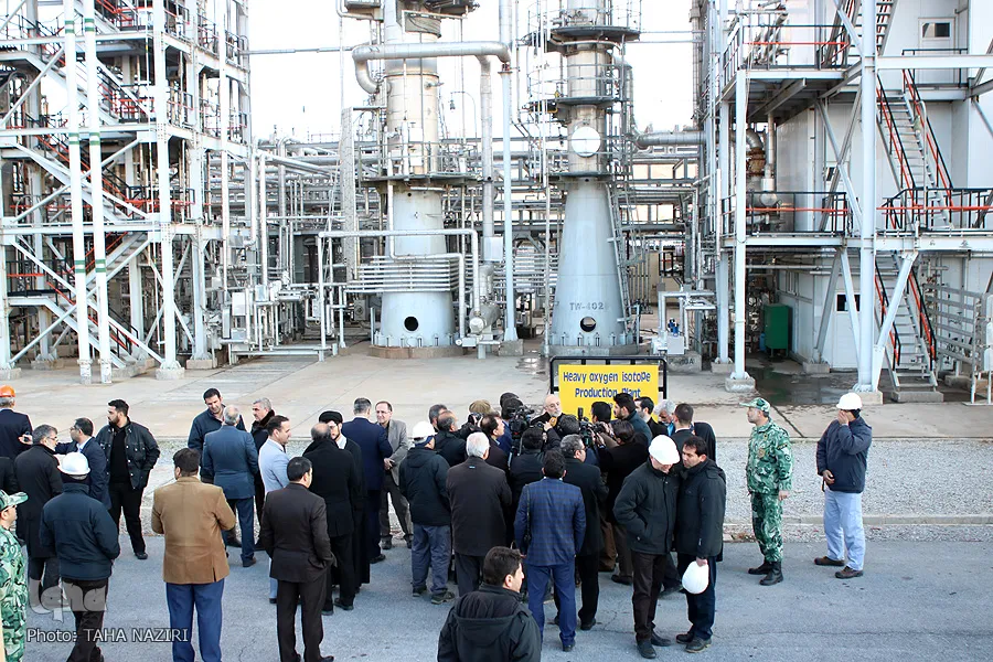 نمایندگان رسانه‌های داخلی از کارخانه آب سنگین اراک بازدید می‌کنند