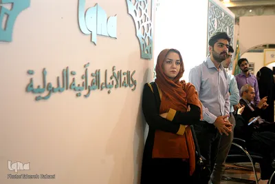 مسابقه مناظره دانشجویی میان دو تیم دانشگاه علامه طباطبایی و دانشگاه تهران در غرفه ایکنا در نمایشگاه قرآن کریم