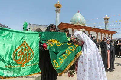 شادپیمایی دختران شیرازی در سالروز ولادت حضرت معصومه (س)