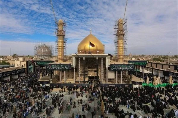 حضور هزاران زائر عراقی در حرم امامین عسکریین(ع) در سامرا