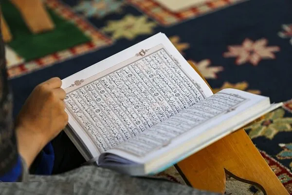 بررسی نشانگرهای فراگفتمان تعاملی در قرآن