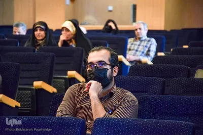 نشست ارزش‌ها و تربیت معنوی از دیدگاه امام علی (ع)
