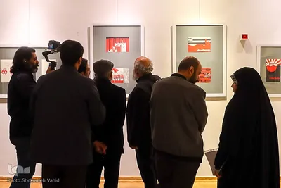 آیین گشایش نمایشگاه "سیاه، سفید، قرمز" در اصفهان