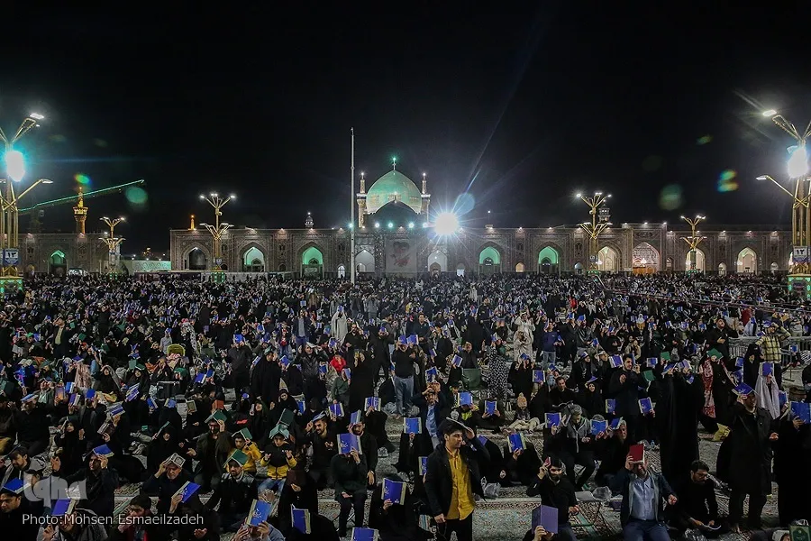 تقرير مصور | إحیاء ليلة القدر الأولى في الحرم الرضوي بمشهد المقدسة