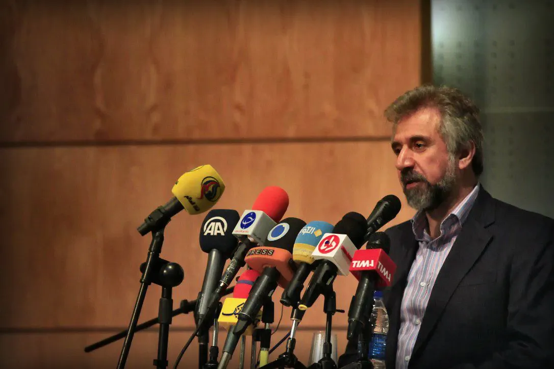 نقش اساتید و فعالان فضای مجازی در تبیین مبانی نظری این حوزه بر پایه معارف اسلامی باشد