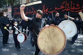 عزاداری شاخسی(شاه حسین) روز عاشورا با رعایت دستورالعمل های بهداشتی به صورت محدود در بعضی از خیابان های تبریز برگزار شد.