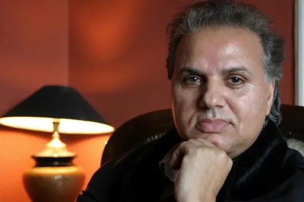 سربوفسکی؛ هنرمند کولی بوسنیایی که قرآن را به زبان «رومنی» ترجمه کرد
 