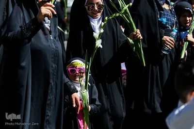 مراسم گلباران حرم مطهر رضوی در سالروز ولادت حضرت معصومه(س)