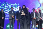 طاهره کوهکن از بخش روایت به عنوان چهره برتر سال هنر انقلاب اسلامی استان فارس