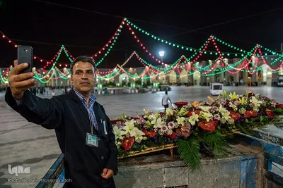 گل‌آرایی و چراغانی حرم رضوی در آستانه میلاد امام هشتم