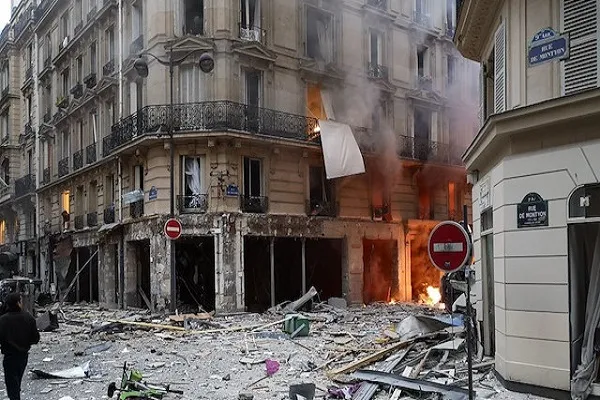 Fransa'nın başkenti Paris'te şiddetli patlama