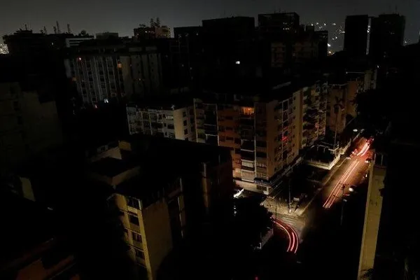 قطعی مکرر برق؛ ناکارآمدی دولت و تعطیلی مجلس