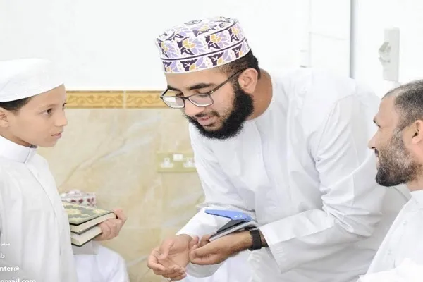 Pinagsasama-sama ang Tradisyonal, Makabagong mga Pamamaraan ng Pagtuturo ng Quran sa Oman