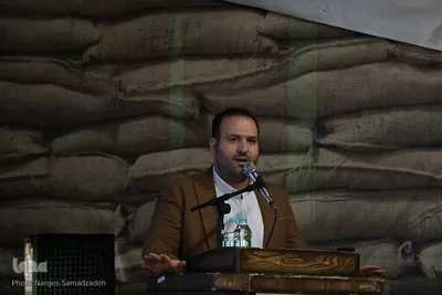 جشن مبعث و گلباران مزار شهدای انقلاب در گلستان شهدای اصفهان