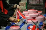 آماده‌سازی لباس همایش جهانی شیرخوارگان حسینی