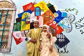 کودکان شهر موصل در برابر دیوارنگاره‌ها و هنرهای خیابانی ژست گرفته و در جشن خیابانی گرامیداشت شروع رمضان شرکت کرده‌اند