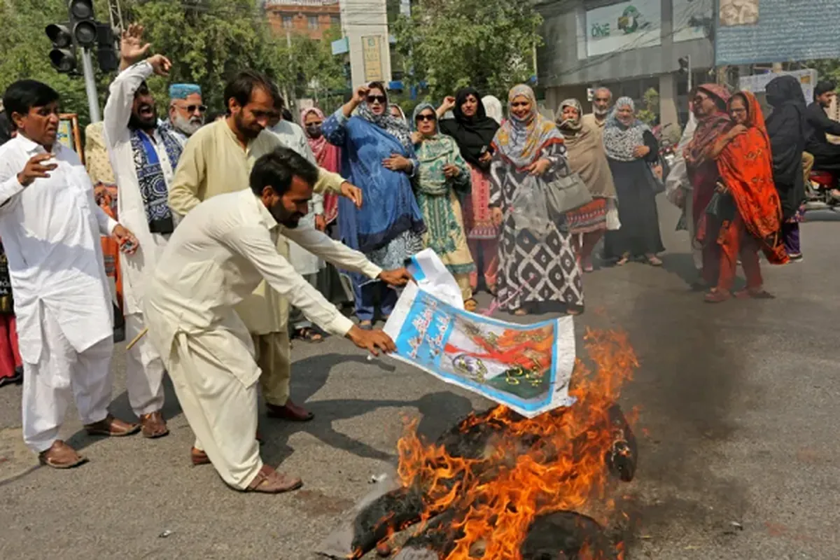 भारत के साथ बढ़ते तनाव के बीच  पाकिस्तान नियंत्रित कश्मीर में क़ुरानिक स्कूलों की बंदी