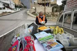 Initiative d'un citoyen jordanien pour rendre utilisables les Corans usés