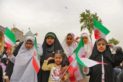دختران «جان‌فدای ایران» در حرم شاهچراغ(ع)